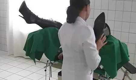 عروسک خیلی غمگین, صرف نظر از فیلمهای سکسی مادر و پسر برخورد